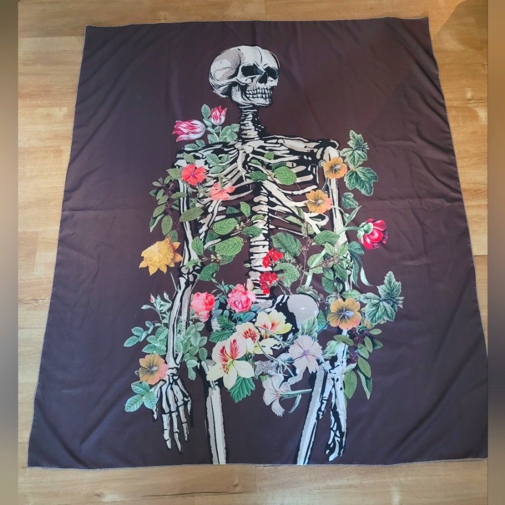 🌼 💀 Skeleton Floral Large Tapestry